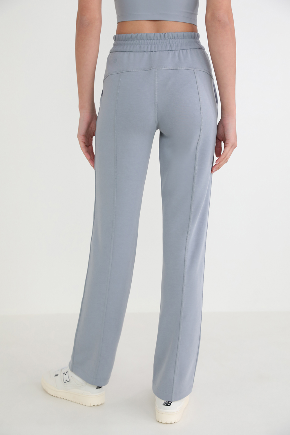 תמונת דוגמן אחורית של Softstreme High-Rise Pant