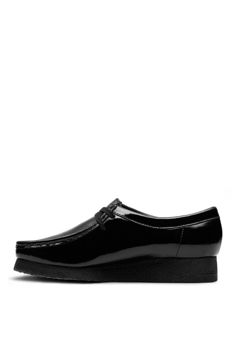 תמונה אחורית של נעלי מוקסינים פטנט