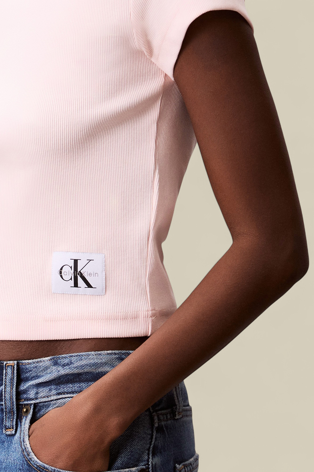 תמונת תקריב דוגמן של חולצת ריב בייבי