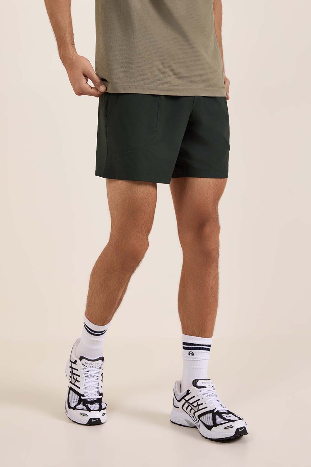 תמונת דוגמן קידמית של License To Train Short 7'' LL