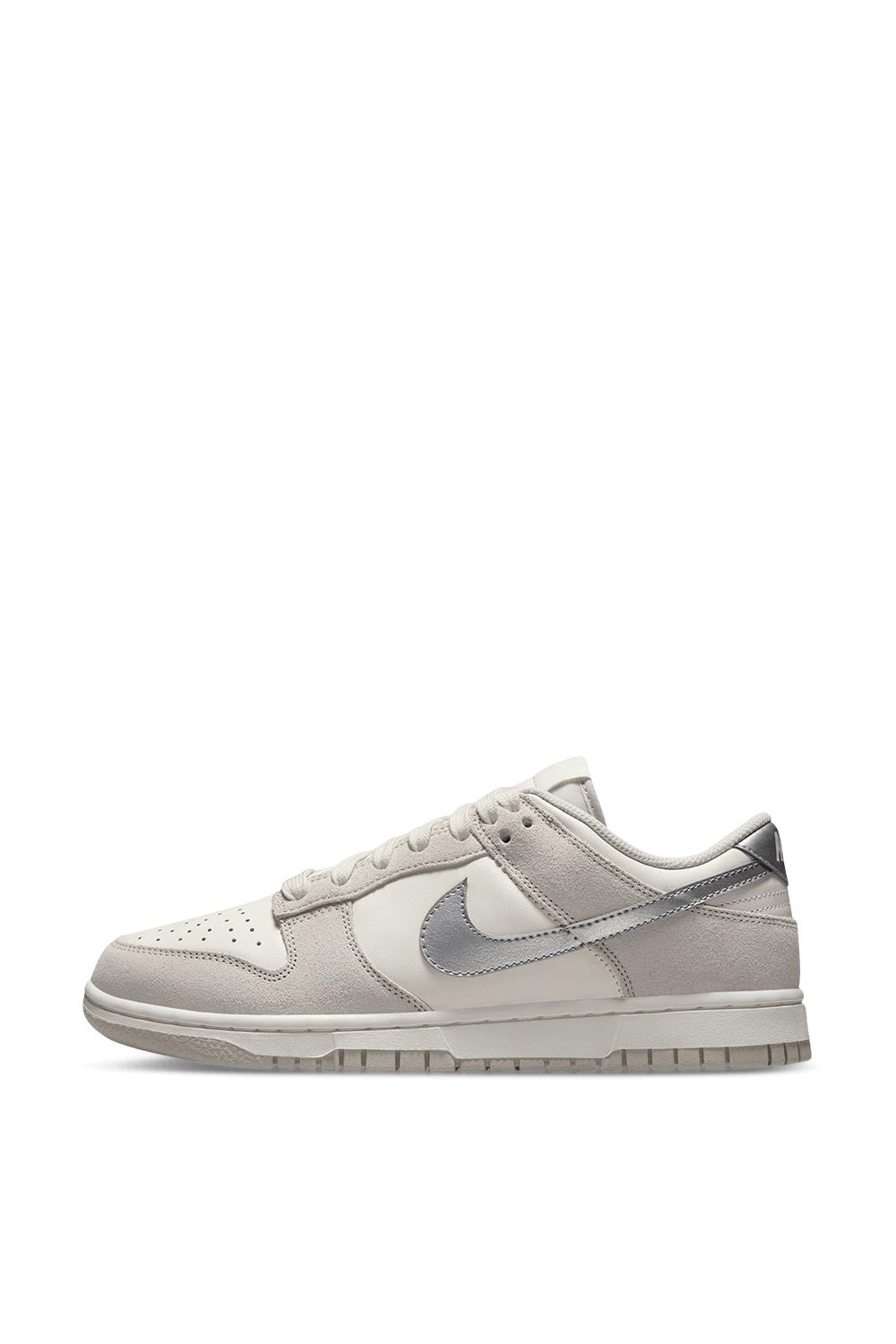 תמונה אחורית של נעלי סניקרס דאנק