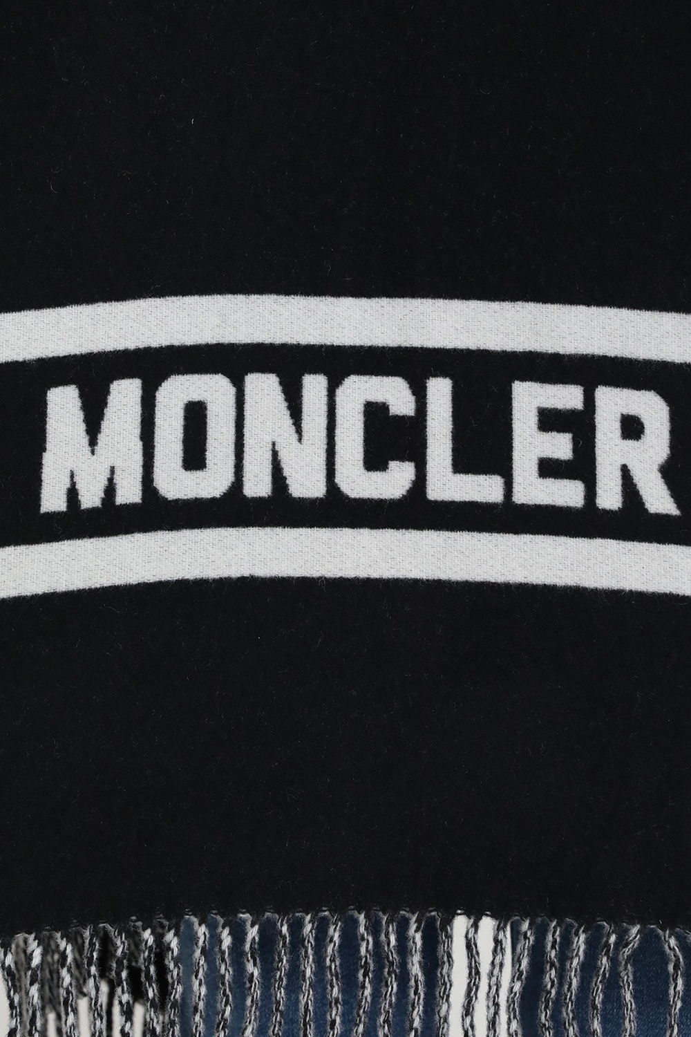 תמונת תקריב דוגמן של פונצ'ו