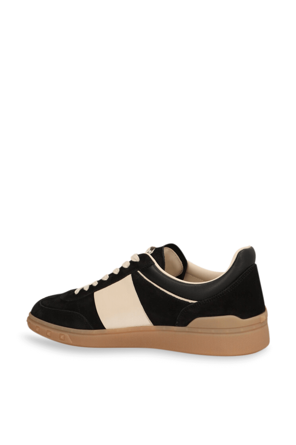 תמונה אחורית של נעלי סניקרס