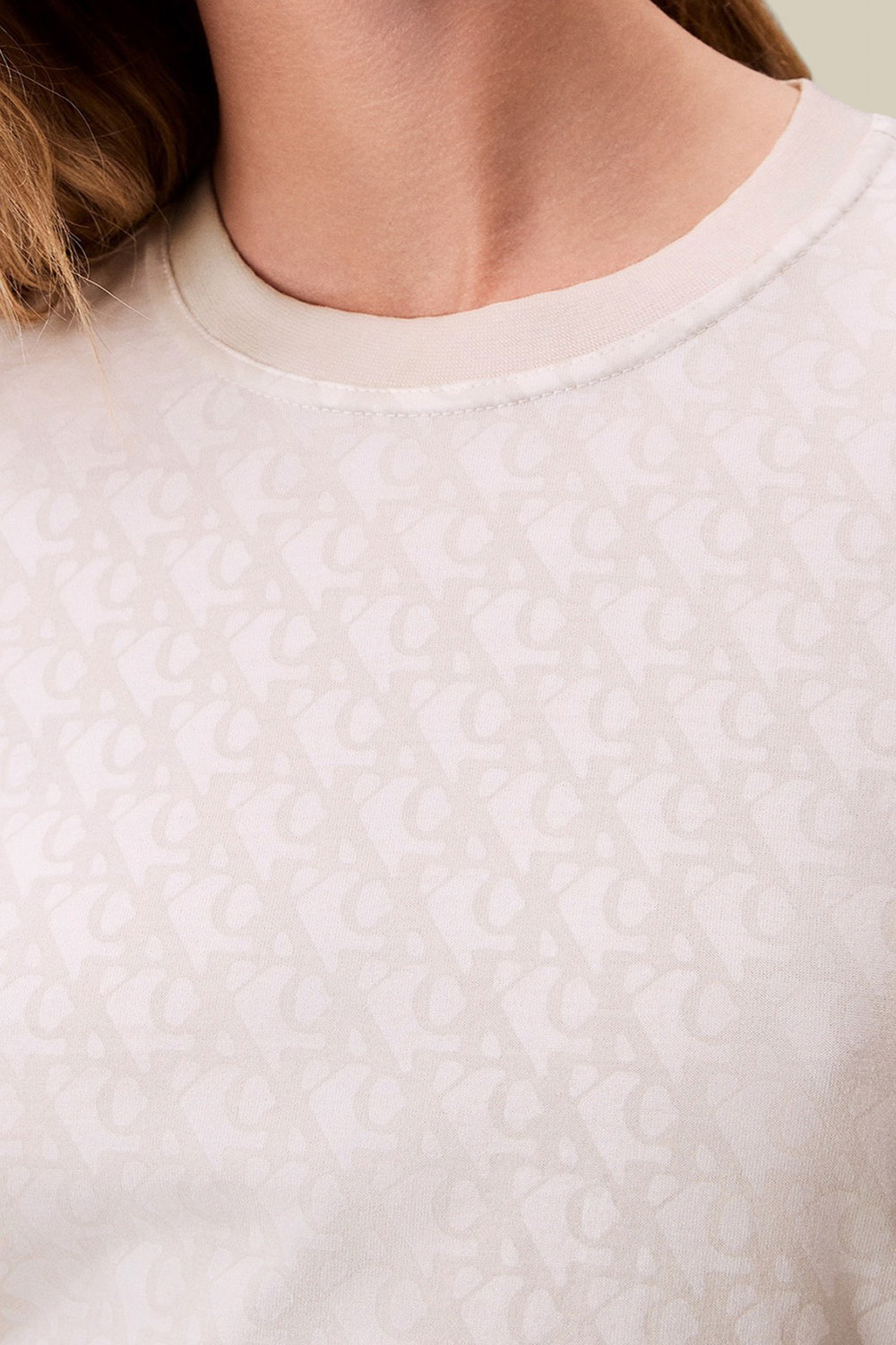 תמונת תקריב דוגמן של חולצת טי