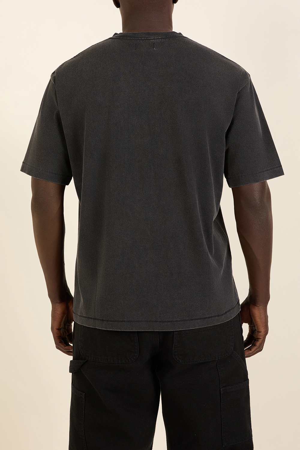 תמונת תקריב דוגמן של חולצת טי