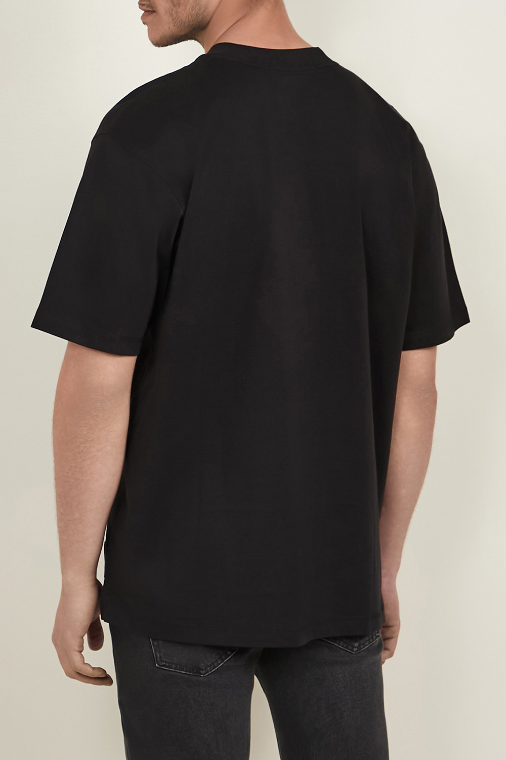 תמונת דוגמן אחורית של חולצת טי