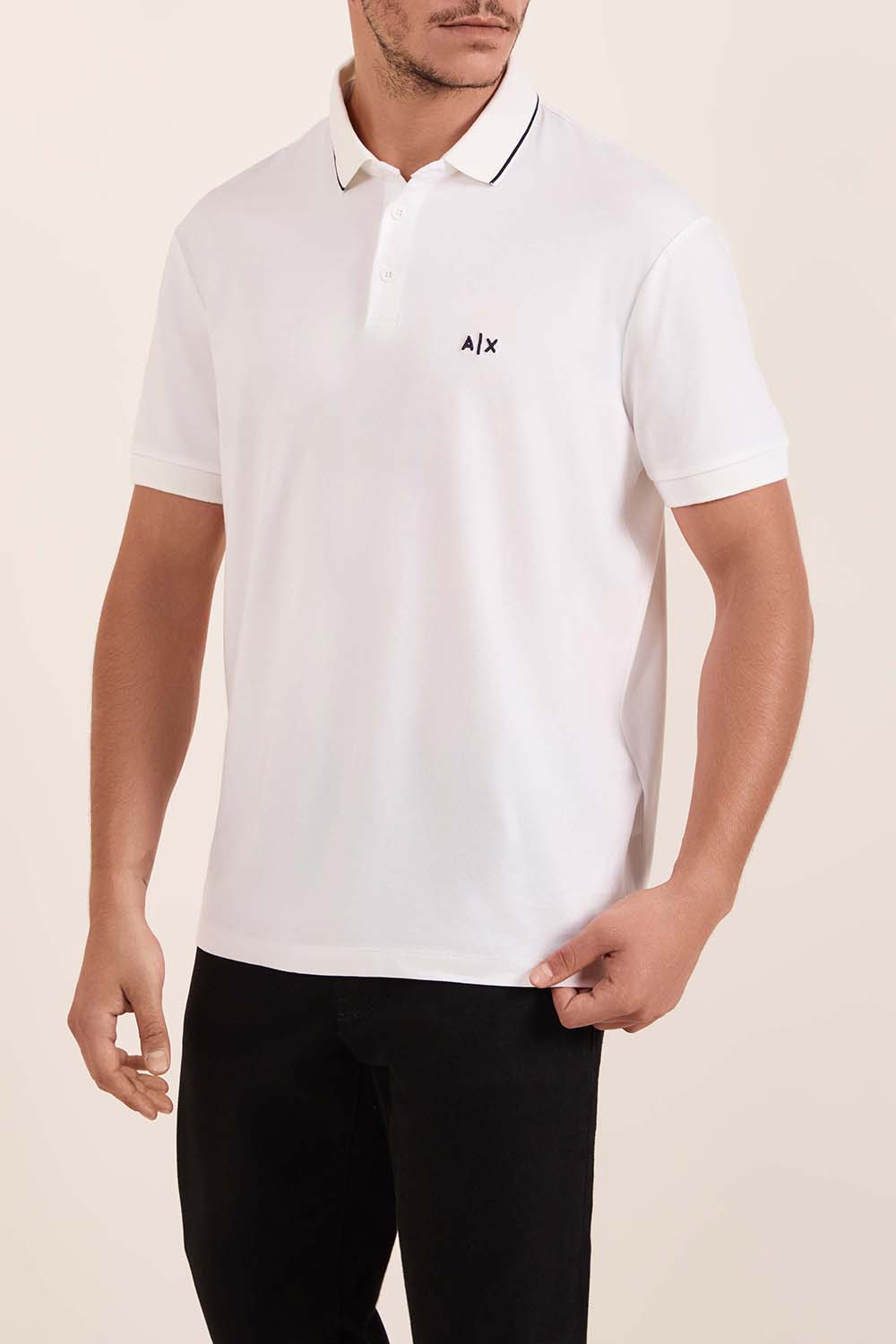 תמונת דוגמן קידמית של חולצת פולו