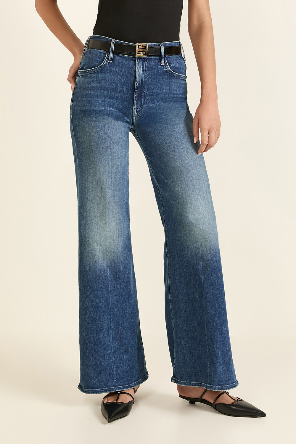 תמונת דוגמן קידמית של מכנסי ג'ינס הוסטלר רולר סקימפ בגזרה מתרחבת