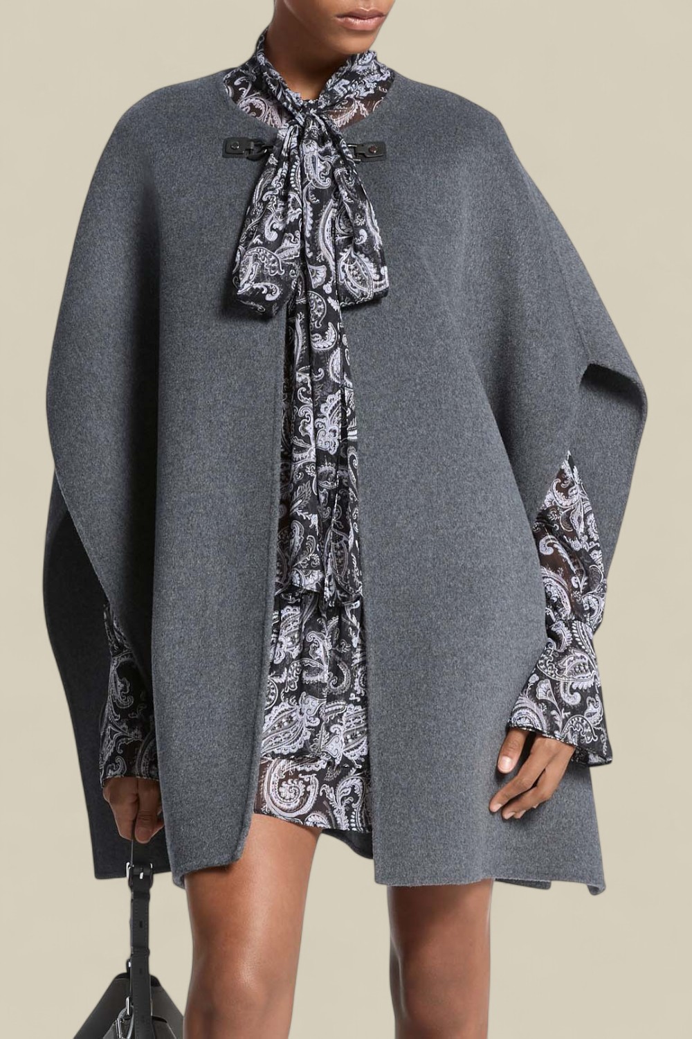 תמונת דוגמן קידמית של שכמייה צמר