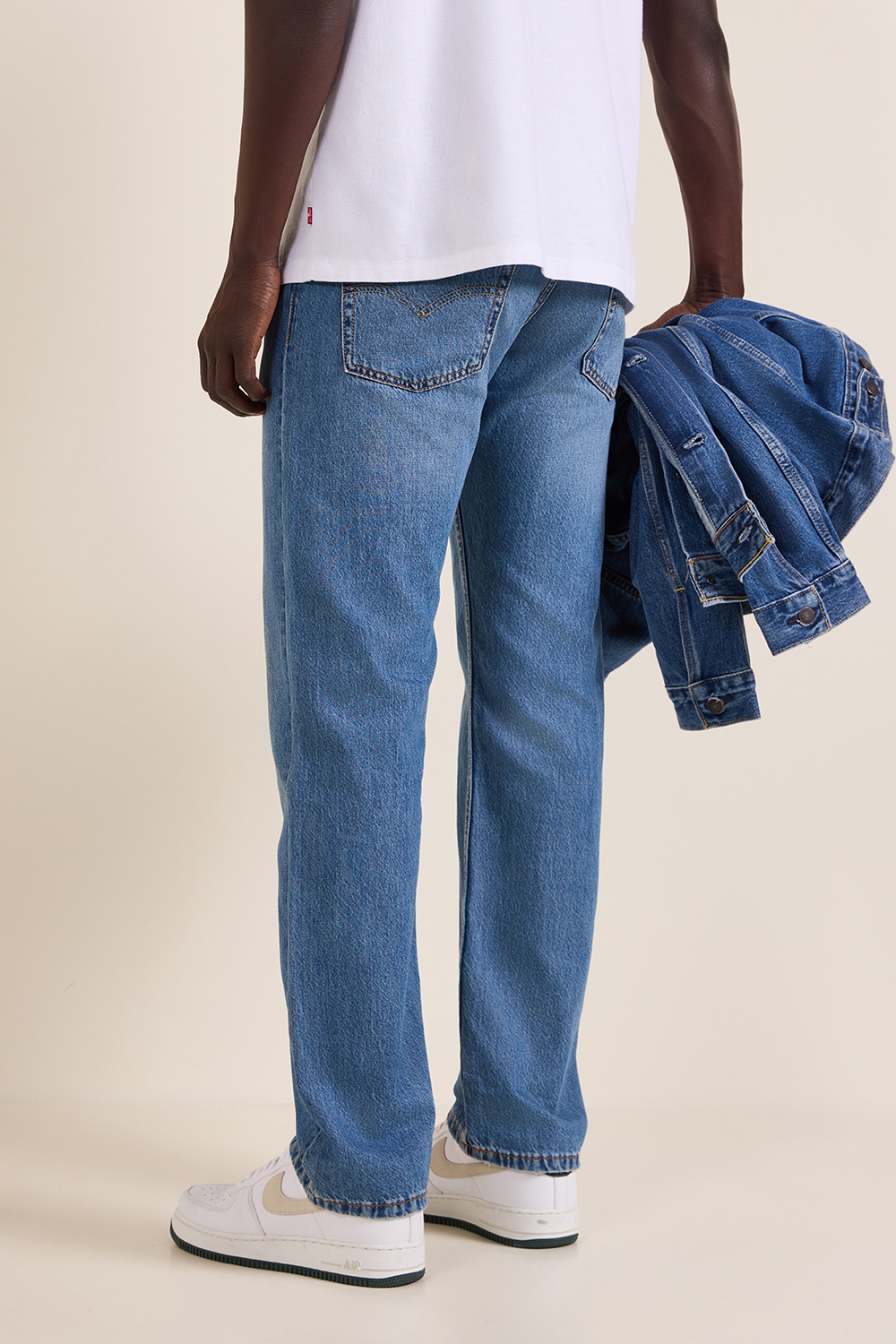 תמונת דוגמן אחורית של מכנסי ג'ינס 555