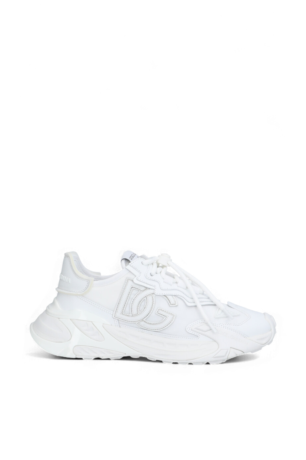 תמונה קידמית של נעלי סניקרס