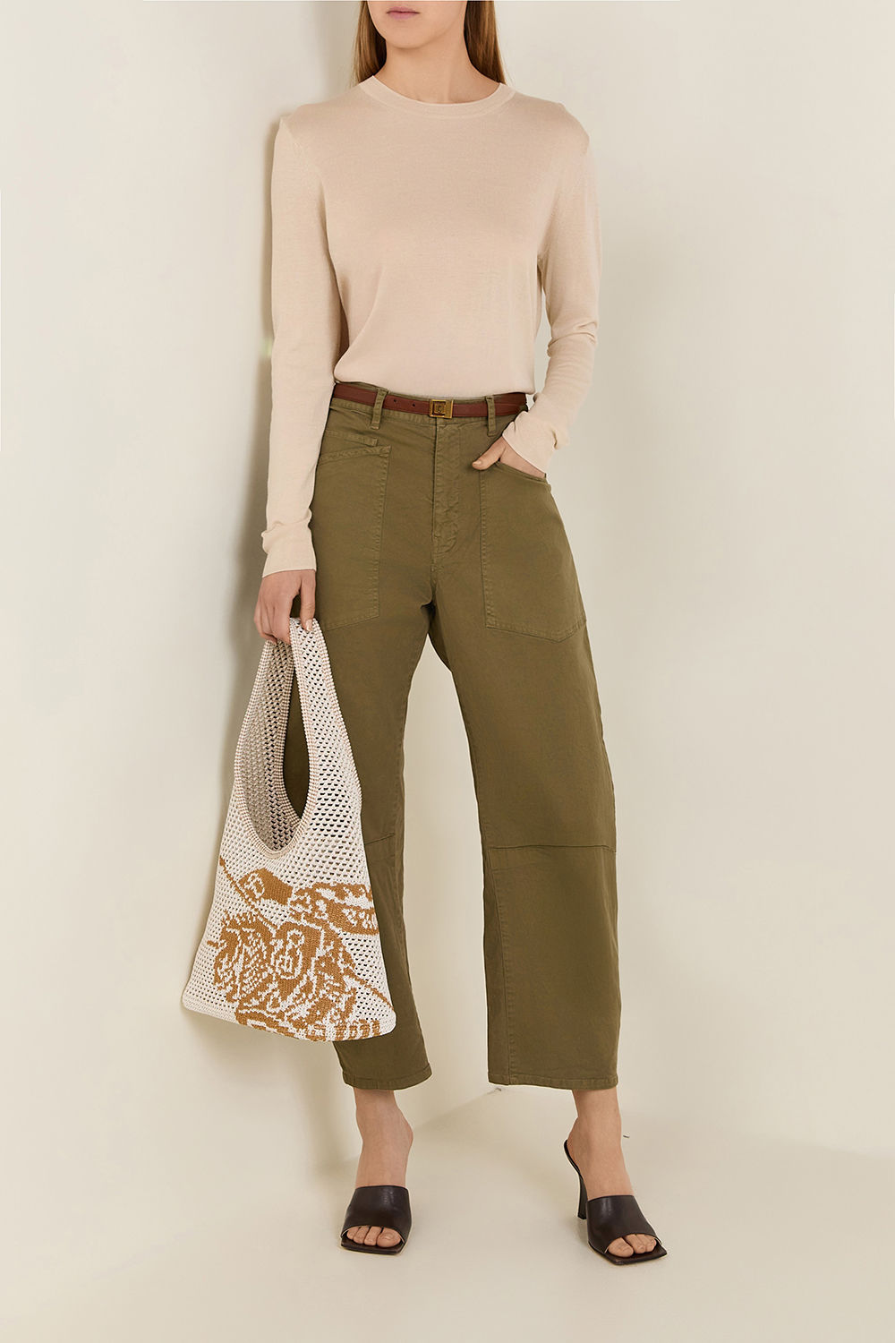 תמונת דוגמן קידמית של חגורה