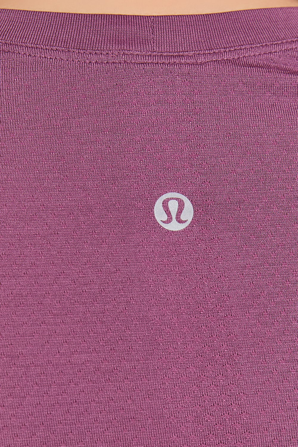 תמונת תקריב דוגמן של Swiftly Tech Short Sleeve Shirt 2.0 Race