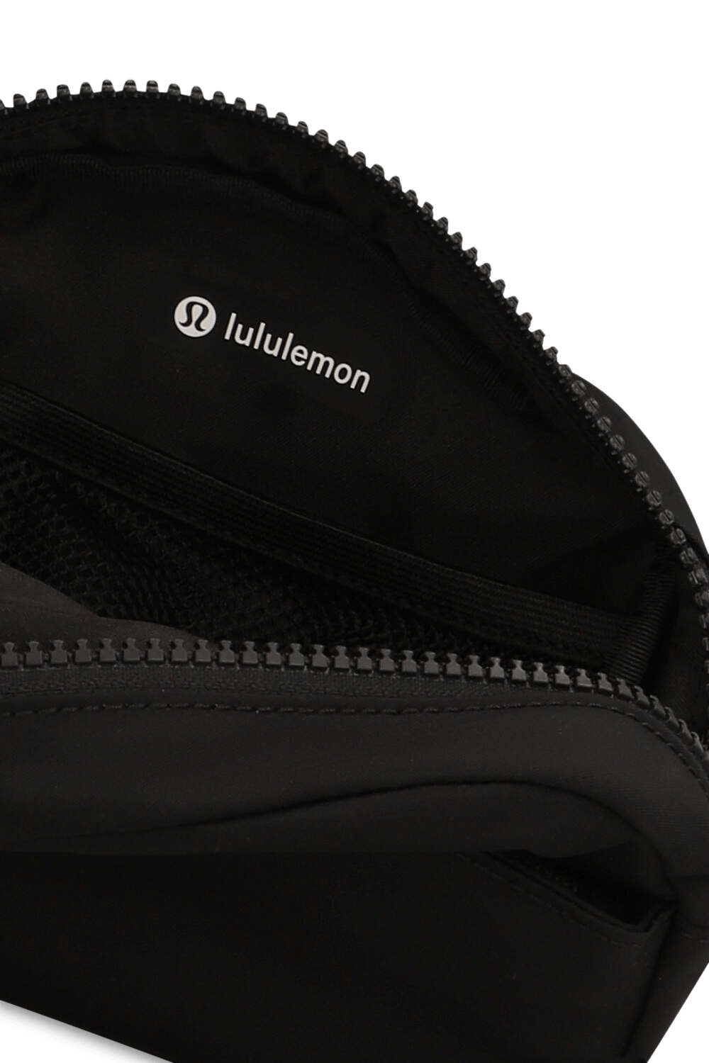 תמונת פנים של City Essentials Pouch Mini