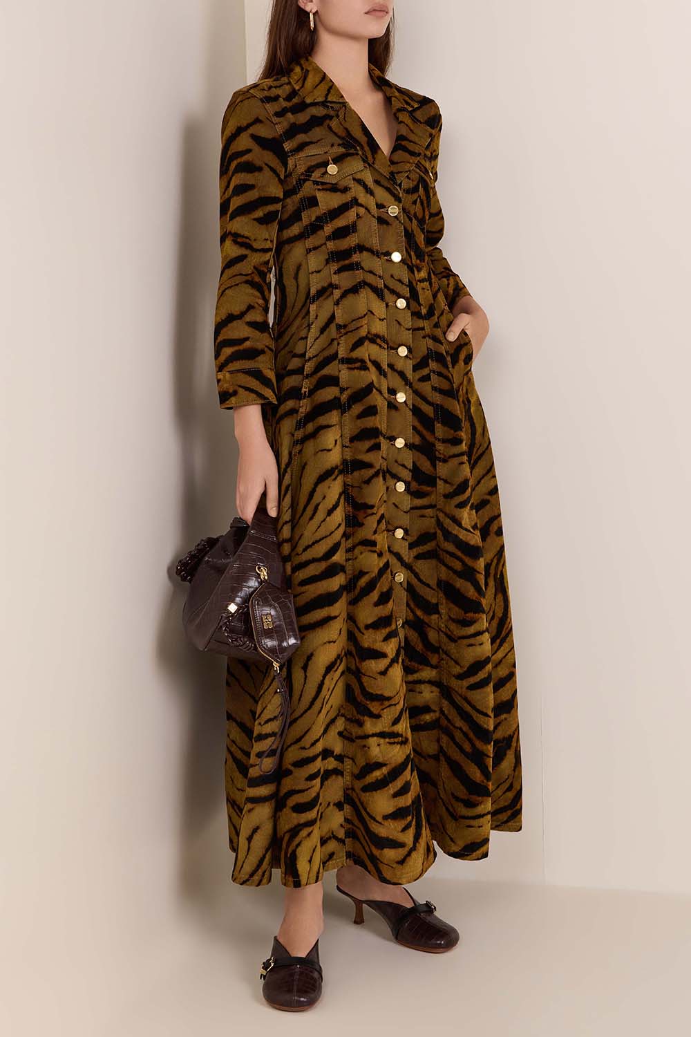 תמונת דוגמן קידמית של נעלי מיולס עקב