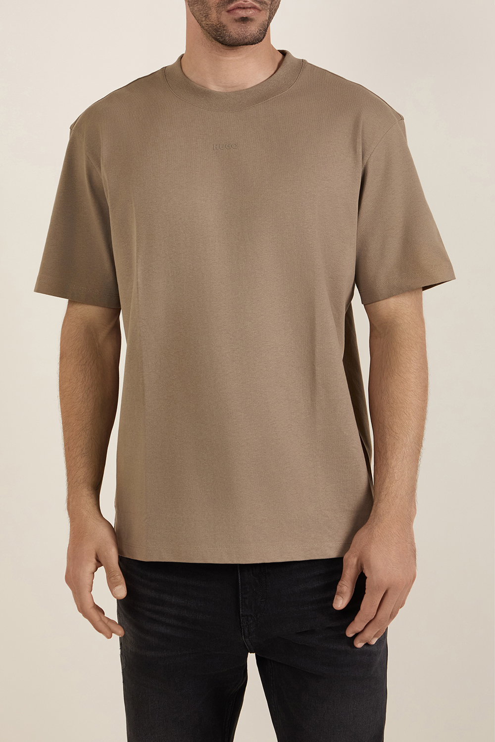 תמונת דוגמן קידמית של חולצת טי