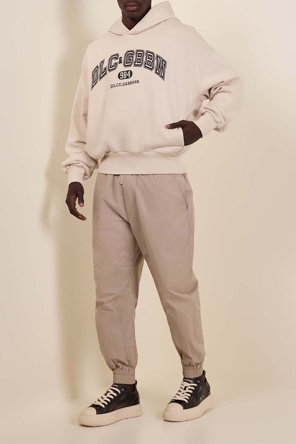 תמונת דוגמן קידמית של נעלי סניקרס ברין