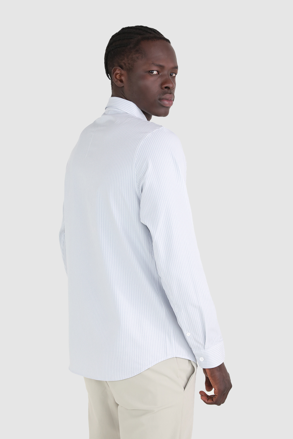 תמונת דוגמן אחורית של New Venture Classic-Fit Long-Sleeve Shirt