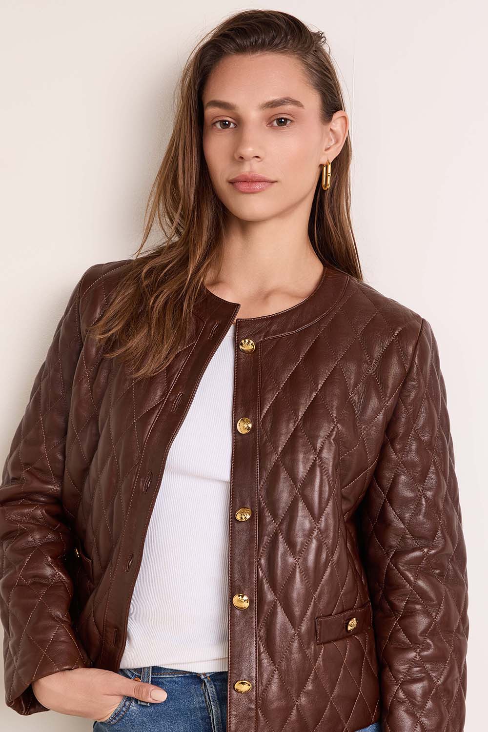 תמונת תקריב דוגמן של ז'קט עור