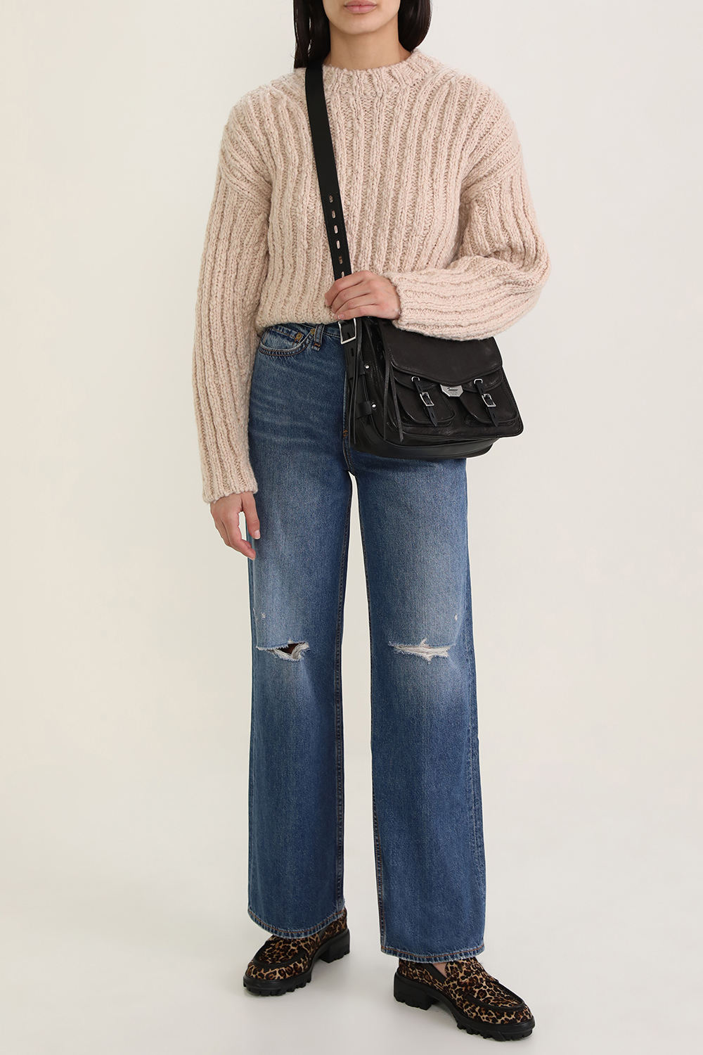 תמונת דוגמן קידמית של נעלי מוקסין מנומרות