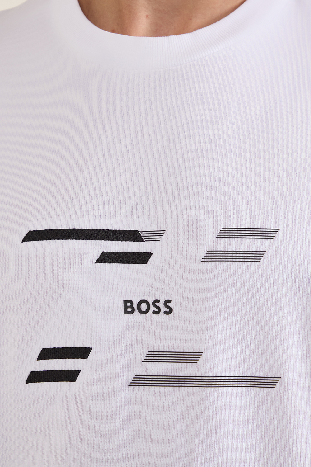 תמונת תקריב דוגמן של חולצת טי