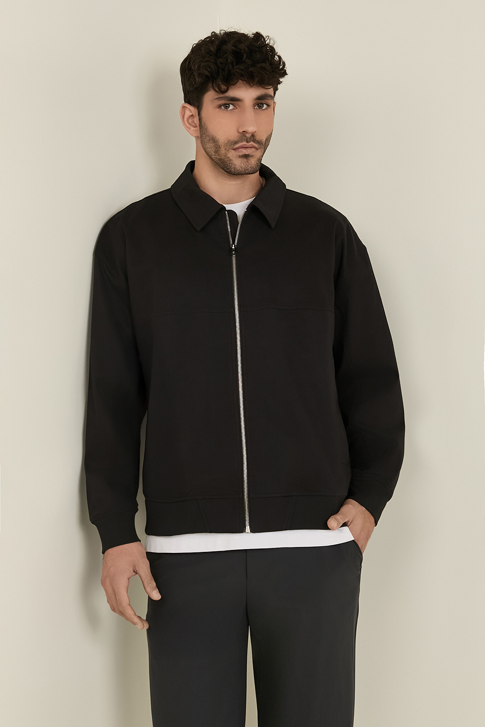 תמונת דוגמן קידמית של Twill Full-Zip Jacket