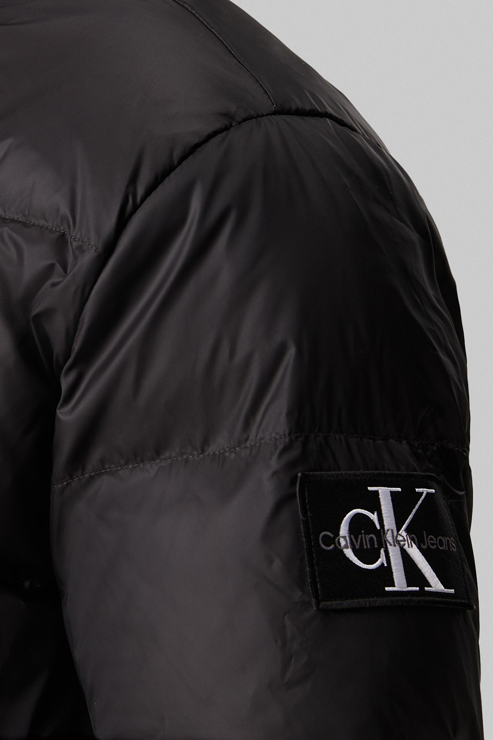 תמונת תקריב דוגמן של מעיל פאפר