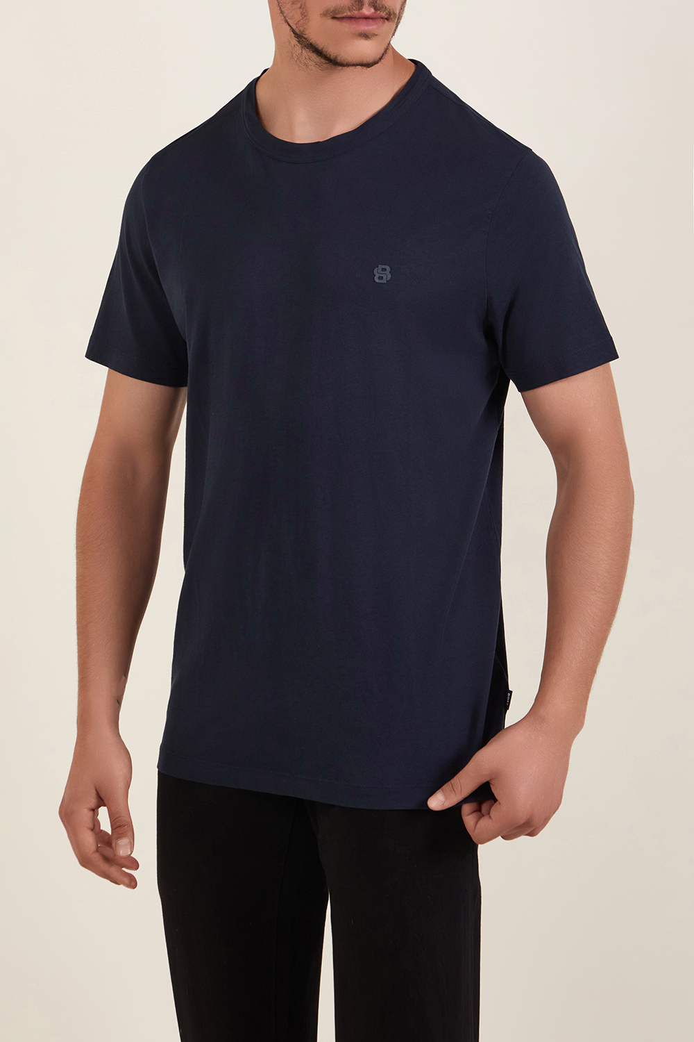 תמונת דוגמן קידמית של חולצת טי