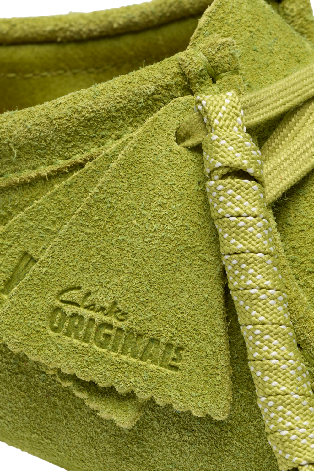 תמונת פנים של נעלי מוקסינים סוויד