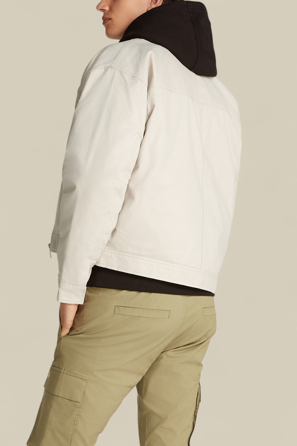 תמונת דוגמן אחורית של ז'קט עם ריפוד קל