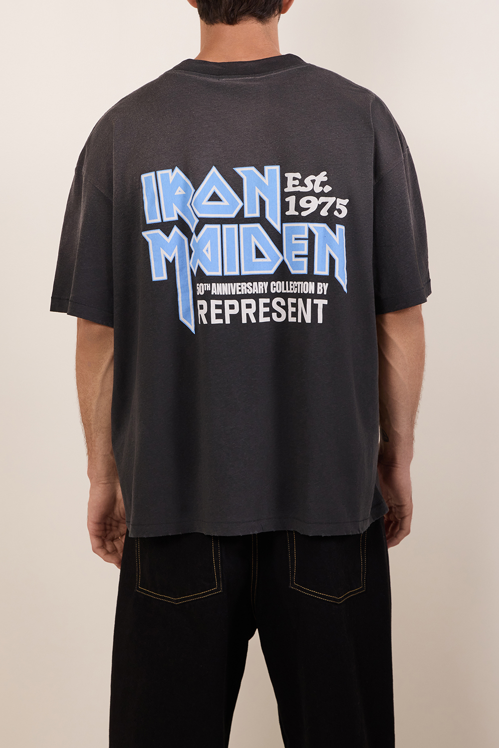 תמונת תקריב דוגמן של חולצת טי במהדורת 50 שנה לאיירון מיידן