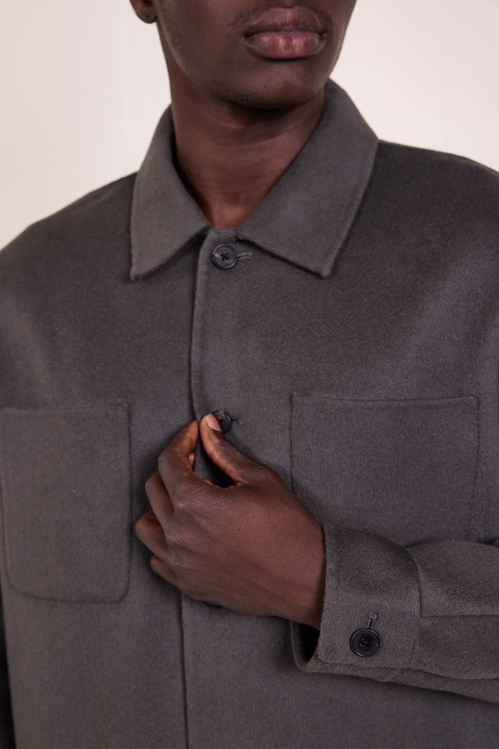 תמונת תקריב דוגמן של ז'קט צמר