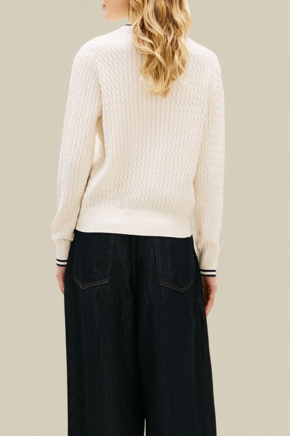 תמונת דוגמן אחורית של קרדיגן