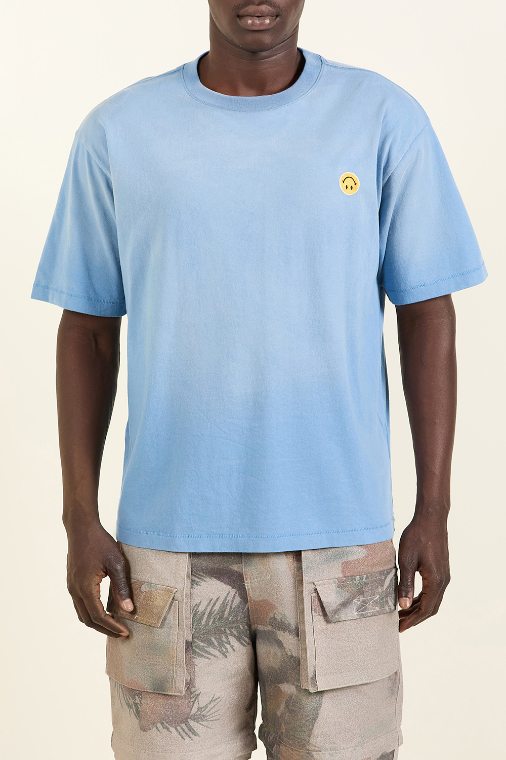 תמונת דוגמן אחורית של מארז שלוש חולצות טי סמיילי