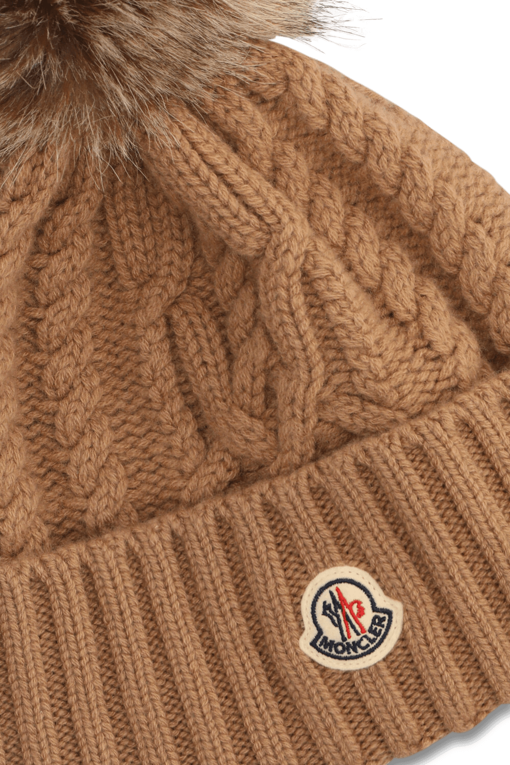 תמונת תקריב של כובע צמר וקשמיר