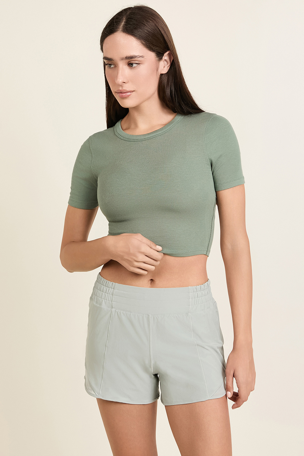 תמונת דוגמן קידמית של Hold Tight Straight Hem Cropped T-Shirt