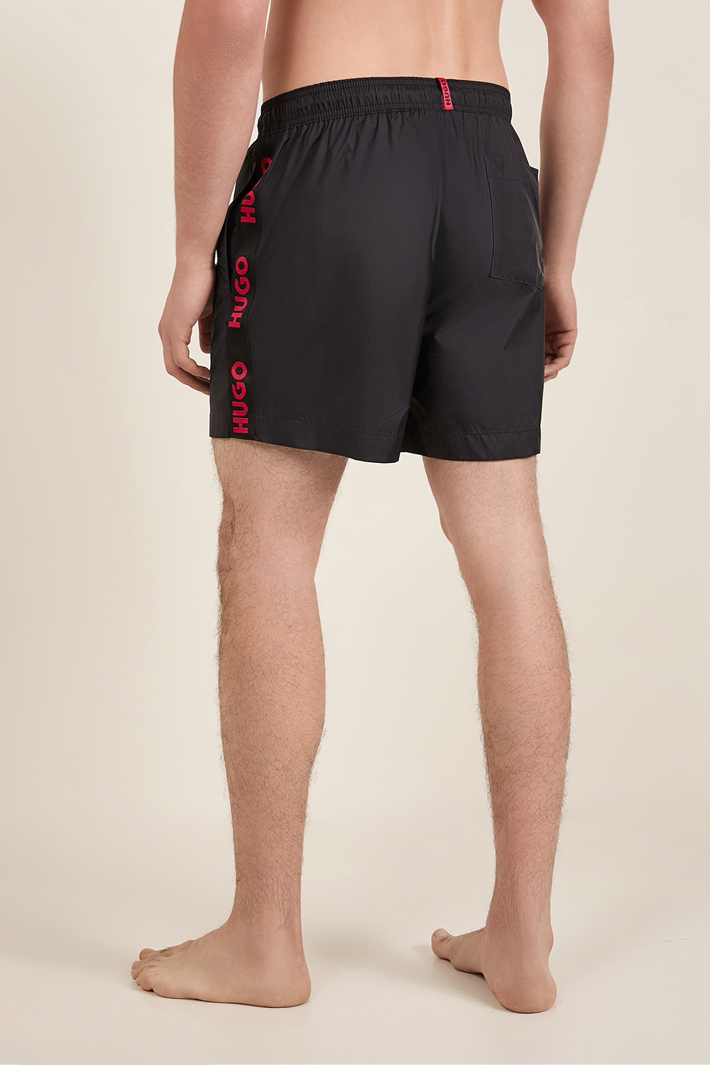 תמונת דוגמן אחורית של מכנסי בגד ים