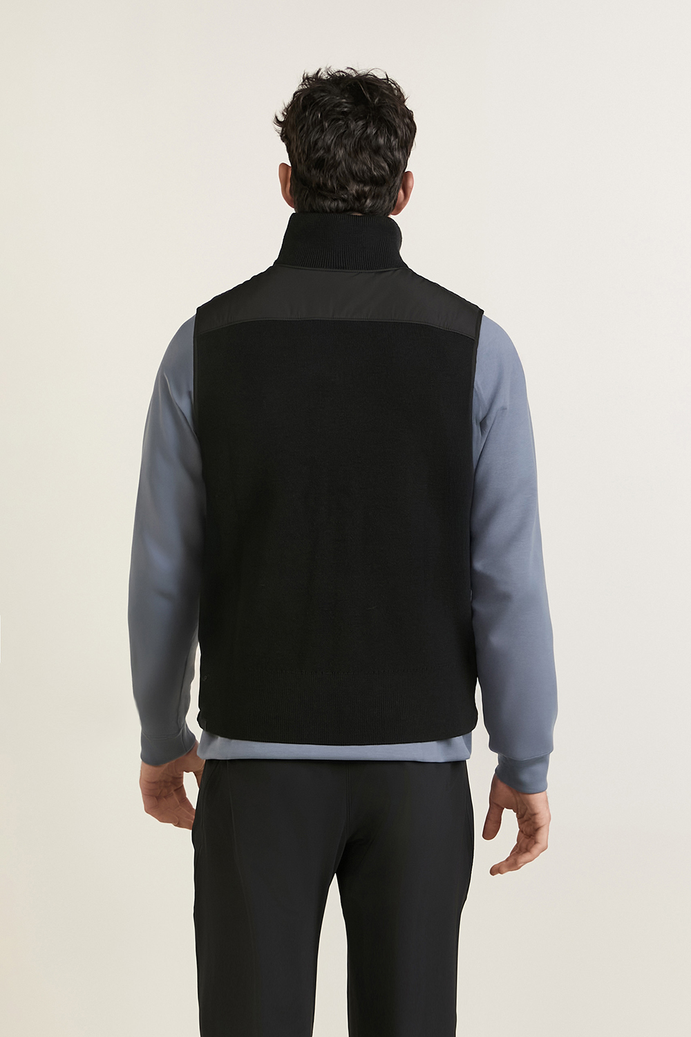 תמונת דוגמן אחורית של Water-Repellent Full-Zip Sweater Vest