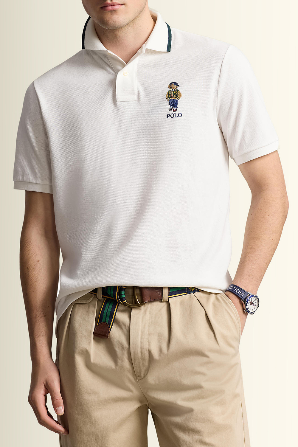 תמונת דוגמן קידמית של חולצת פולו קצרה