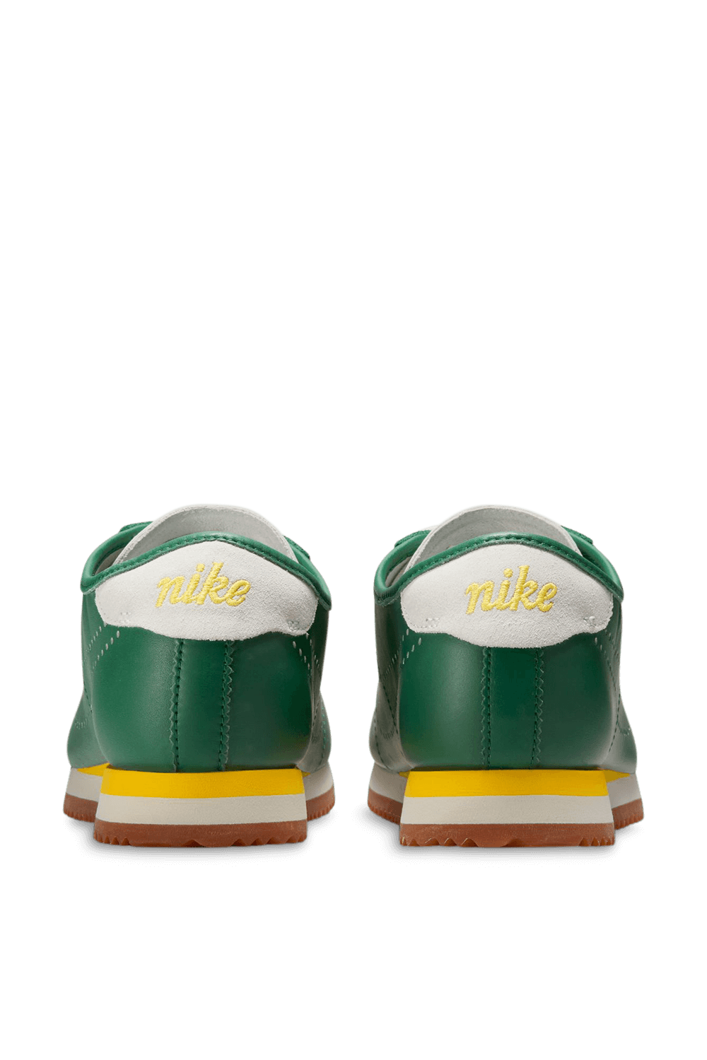 תמונת תקריב של נעלי סניקרס קורטז