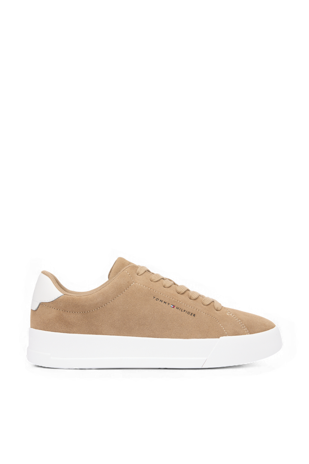 תמונה קידמית של נעלי סניקרס