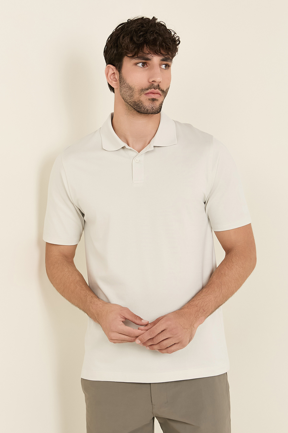 תמונת דוגמן קידמית של Classic-Fit Pique Short-Sleeve Polo Shirt