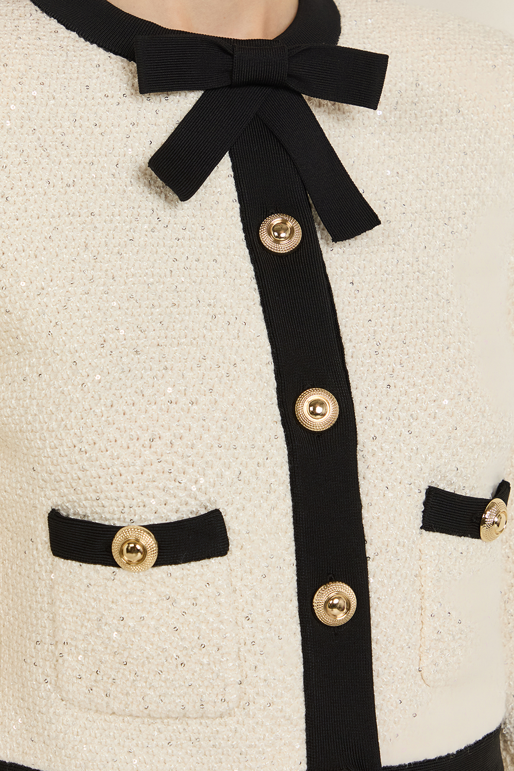 תמונת תקריב דוגמן של קרדיגן