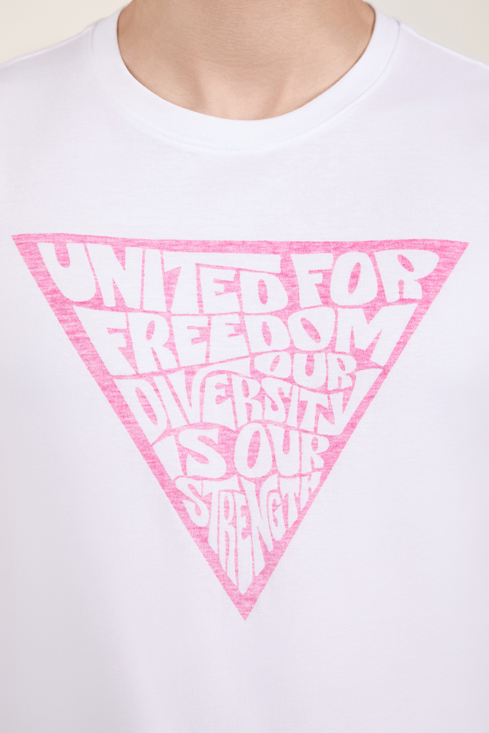 תמונת תקריב דוגמן של חולצת טי