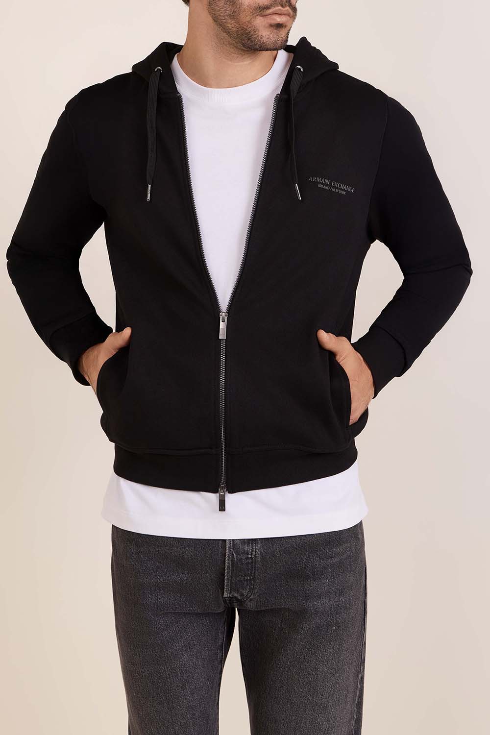 תמונת דוגמן קידמית של סווטשירט קפוצ'ון