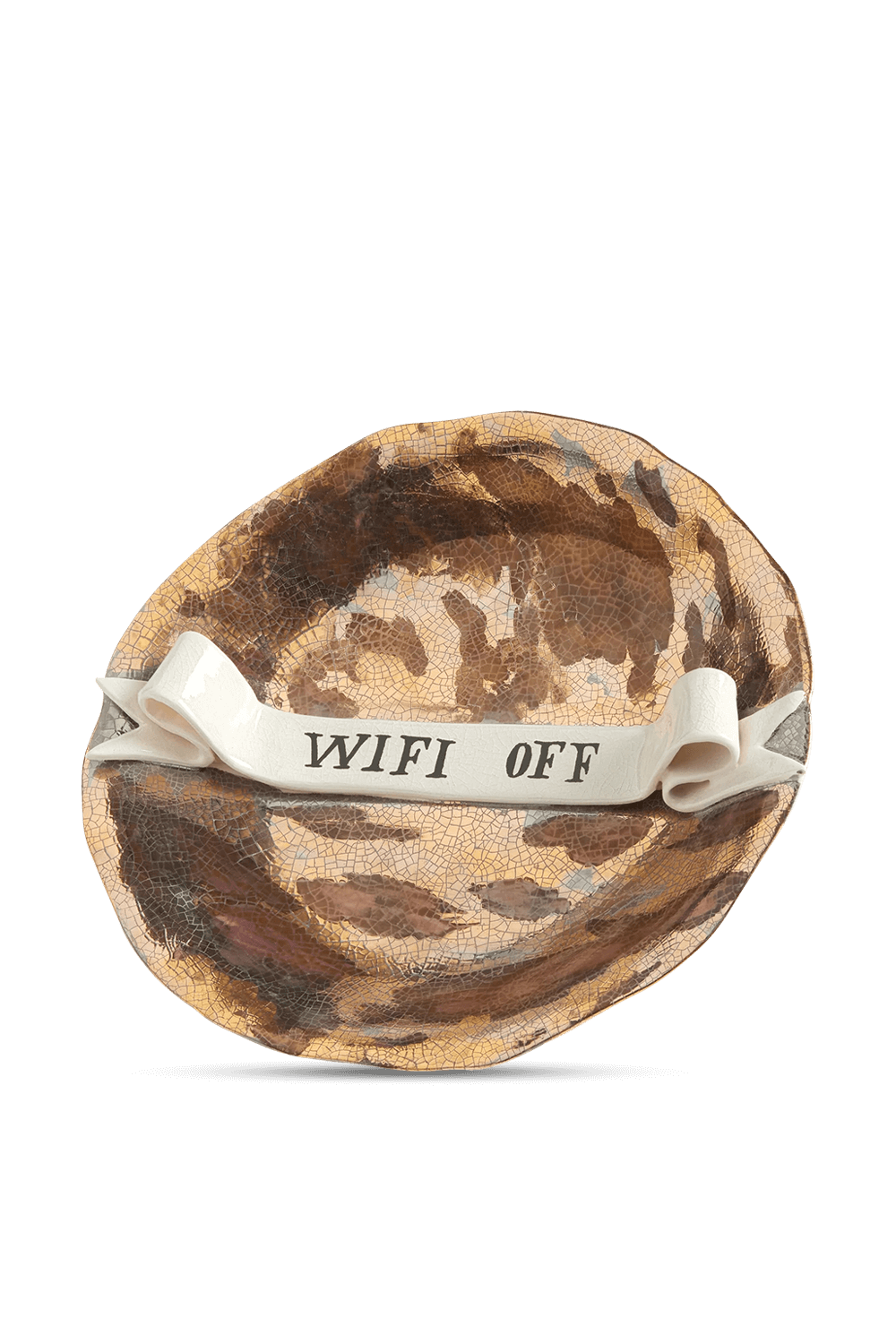 תמונת תקריב של לובג'ט X רואן הופמן צלחת אומנות ווי פיי אוף