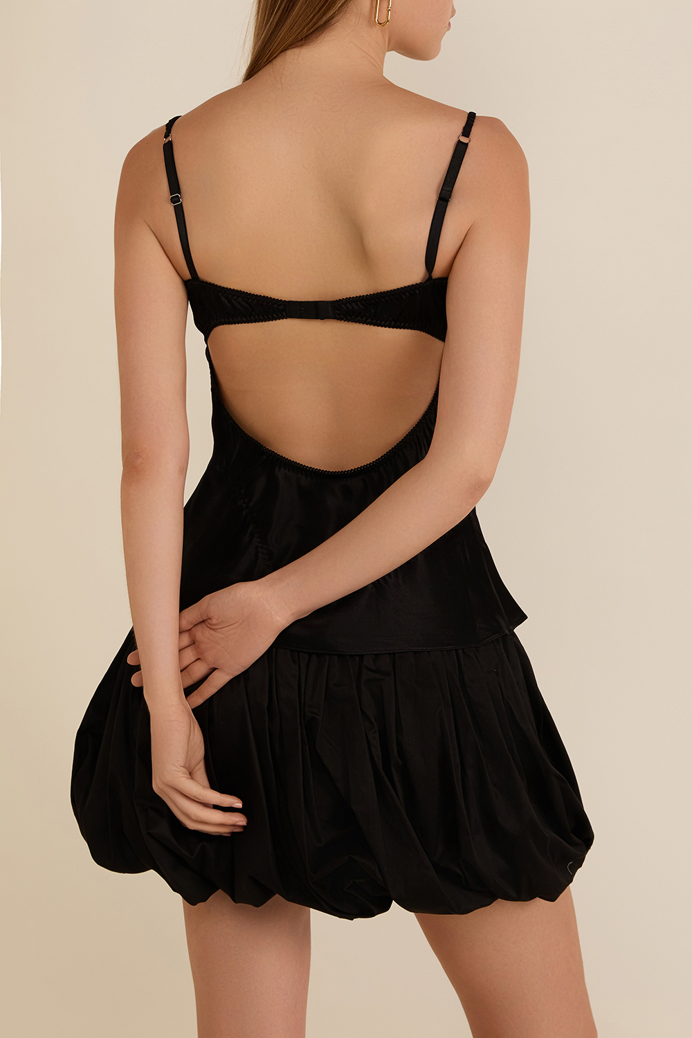 תמונת דוגמן אחורית של טופ גופייה