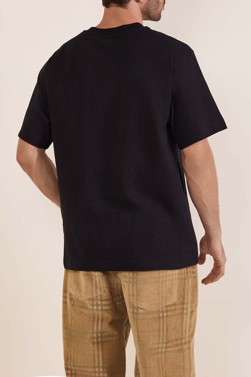 תמונת דוגמן אחורית של חולצת טי