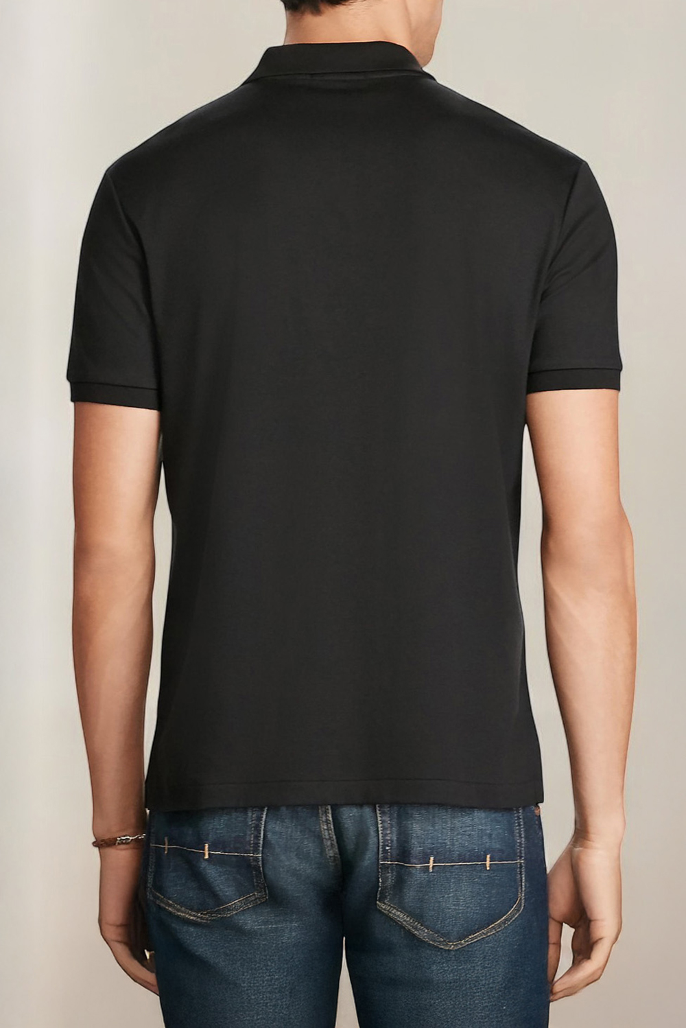 תמונת דוגמן אחורית של חולצת פולו