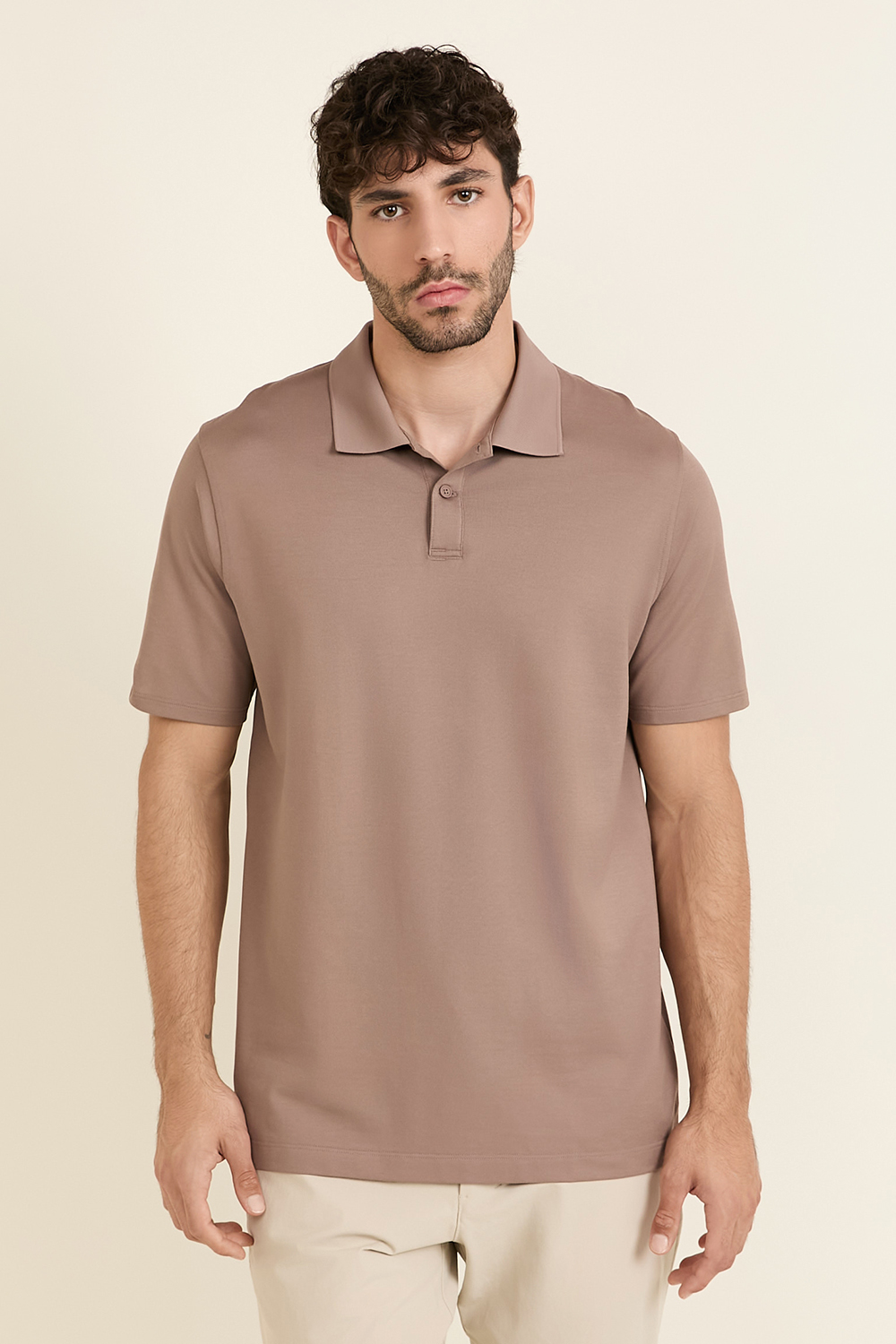 תמונת דוגמן קידמית של Classic-Fit Pique Short-Sleeve Polo Shirt